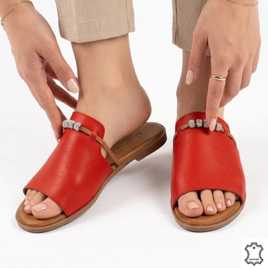 Saboți de vară roșii accesorizați cu pietre