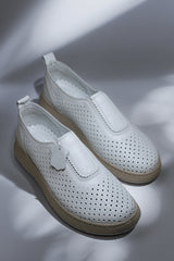 Elegant women's casual shoes made of natural leather Heliora 3 White