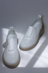 Elegant women's casual shoes made of natural leather Heliora 3 White