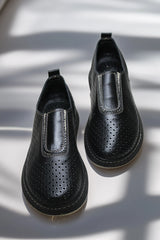 Elegant women's casual shoes made of natural leather Heliora 3 Black