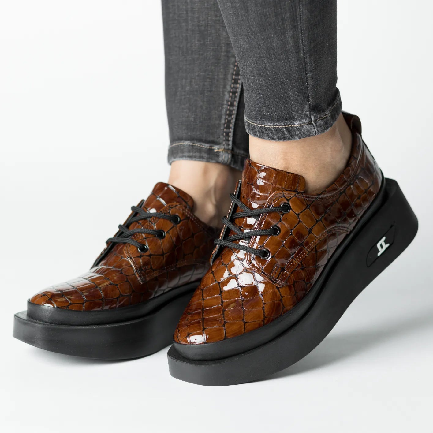Women's casual shoes Tan Croco elegant made of natural leather Tempo
