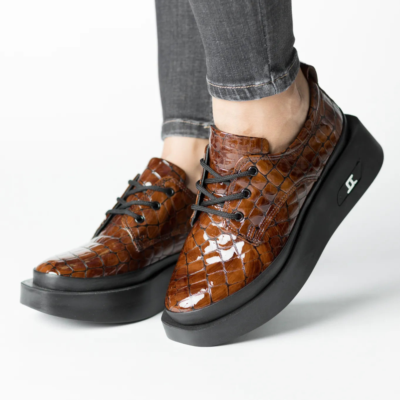 Women's casual shoes Tan Croco elegant made of natural leather Tempo