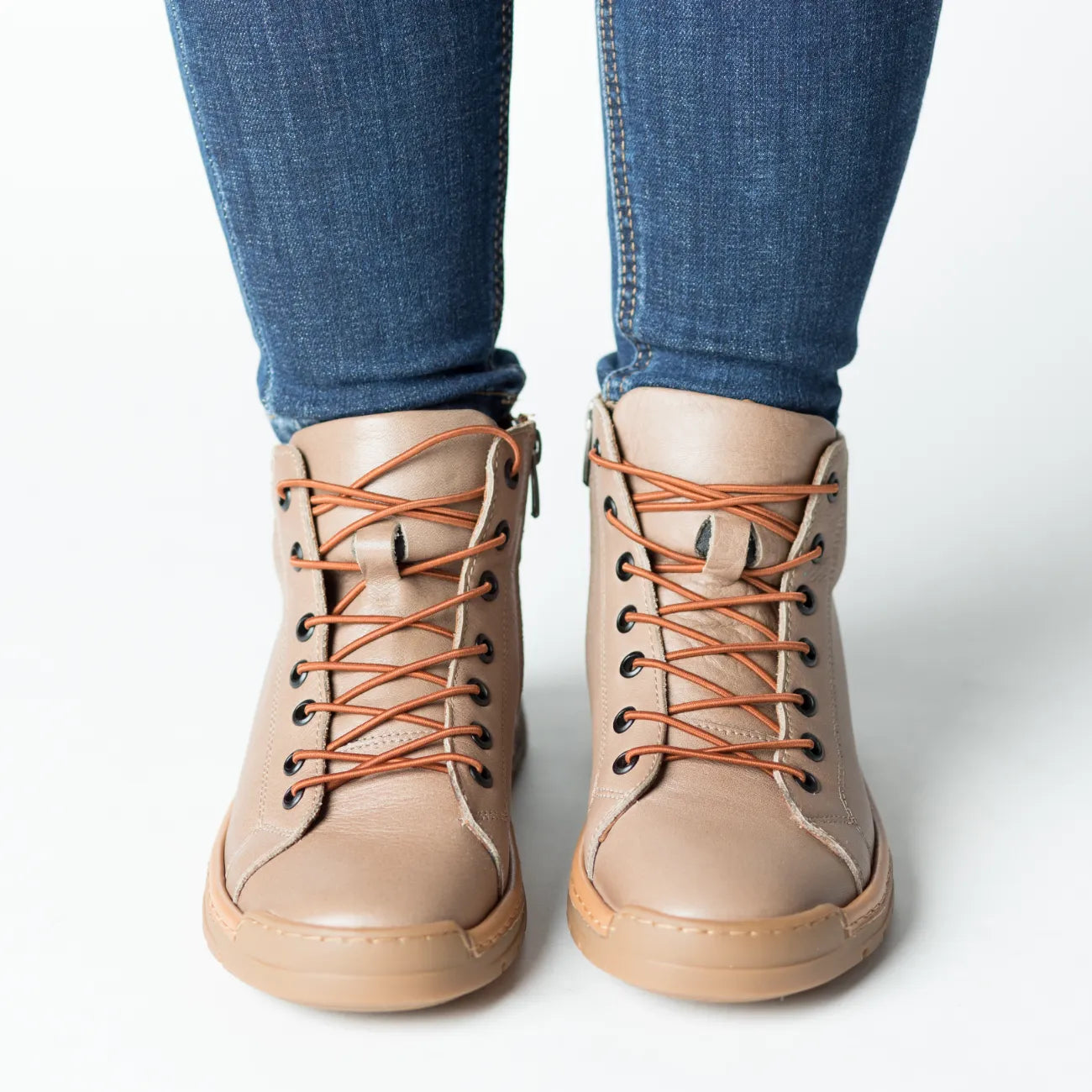 Women's beige and brown ankle boots with zipper made of genuine leather Molivo