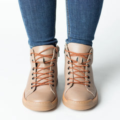 Women's beige and brown ankle boots with zipper made of genuine leather Molivo