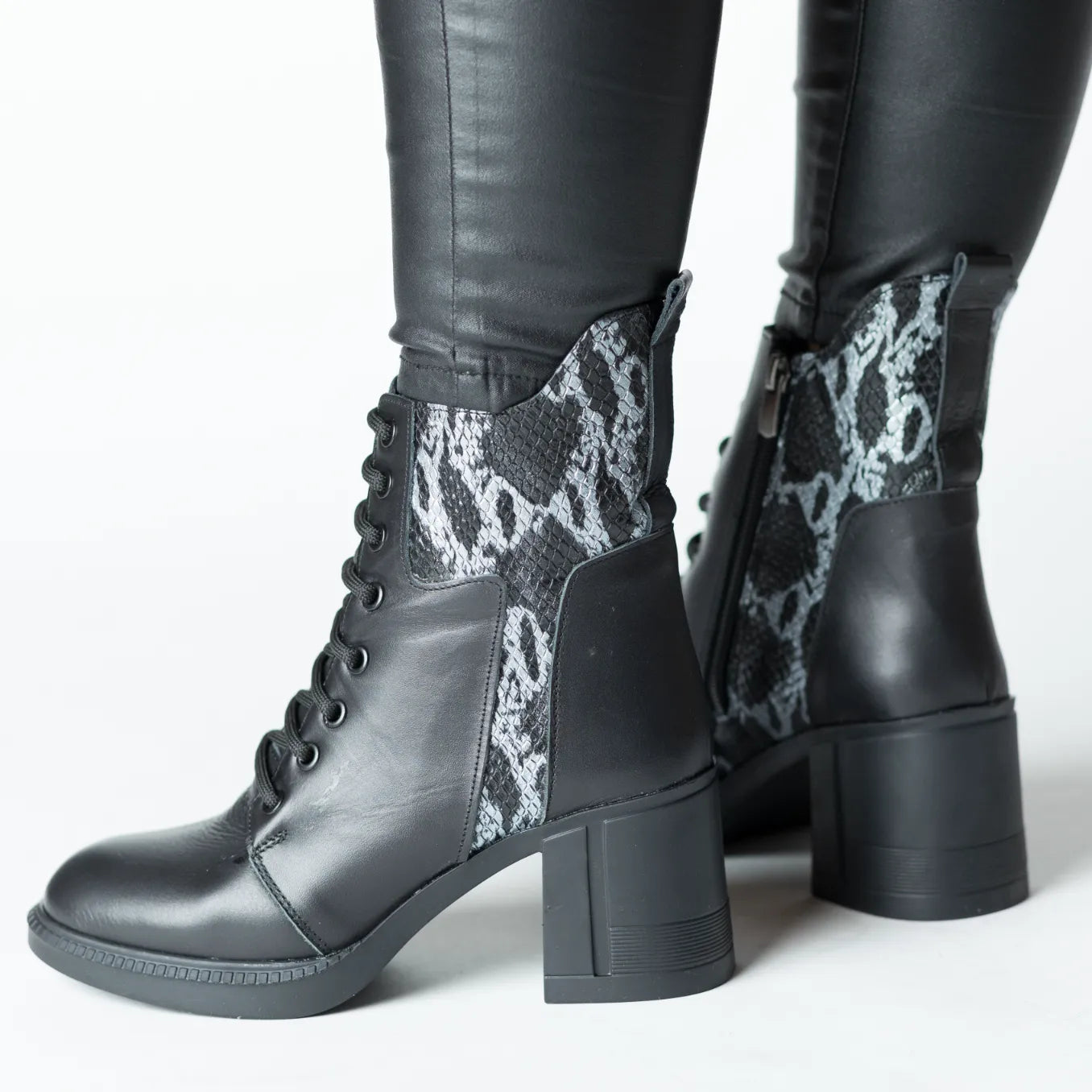 Botine cu toc Negru de dama din piele naturala imprimat Combat