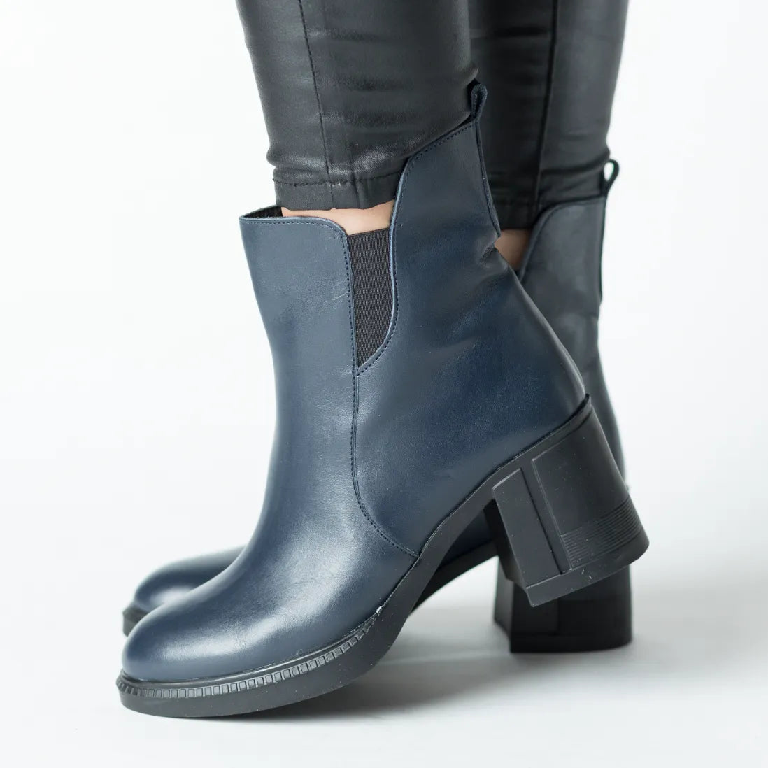 Women's navy blue thick-heeled ankle boots made of natural leather Nelvira