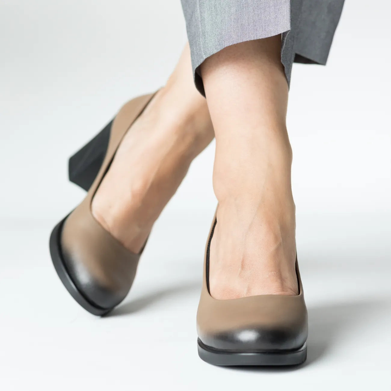 Classic heeled shoes, elegant natural leather, Istanbul Khaki