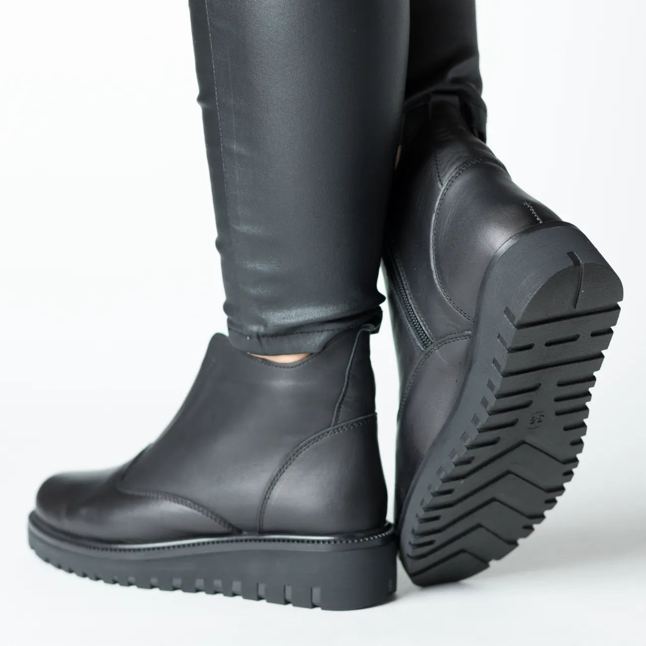 Botine de iarna Negru cu fermoar de dama din piele naturala Fornio