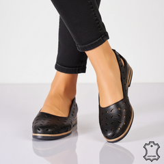 Detaliu design clasic balerini piele neagră