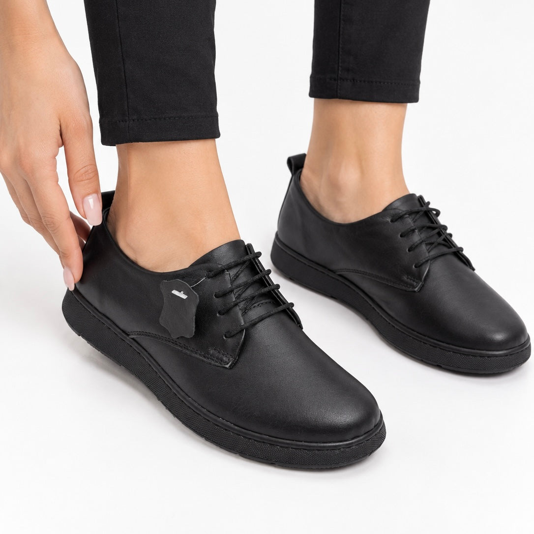 Elegant women's casual shoes made of natural leather Colin Black 