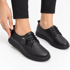 Elegant women's casual shoes made of natural leather Colin Black 