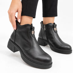 Ghete dama Basel din piele naturala neagra, cu talpa de 4 cm, accesoriu metalic frontal si fermoar lateral
