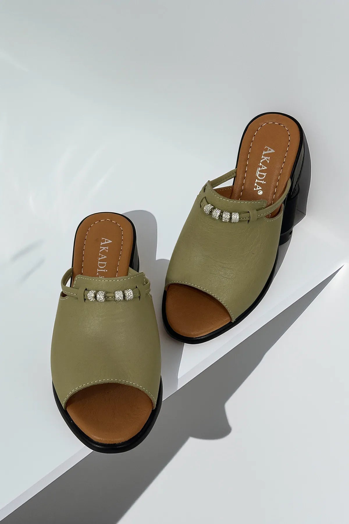 Papuci tip sandale cu toc piele naturala Viva cu accesorii Verde avocado
