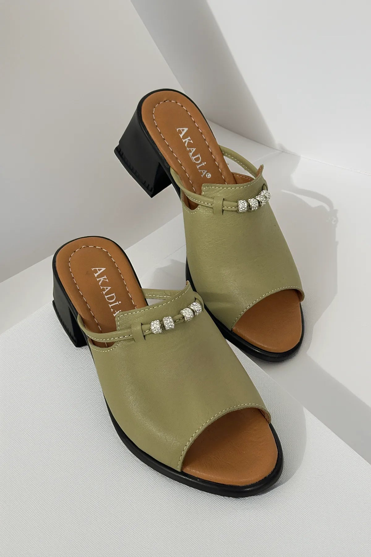 Papuci tip sandale cu toc piele naturala Viva cu accesorii Verde avocado